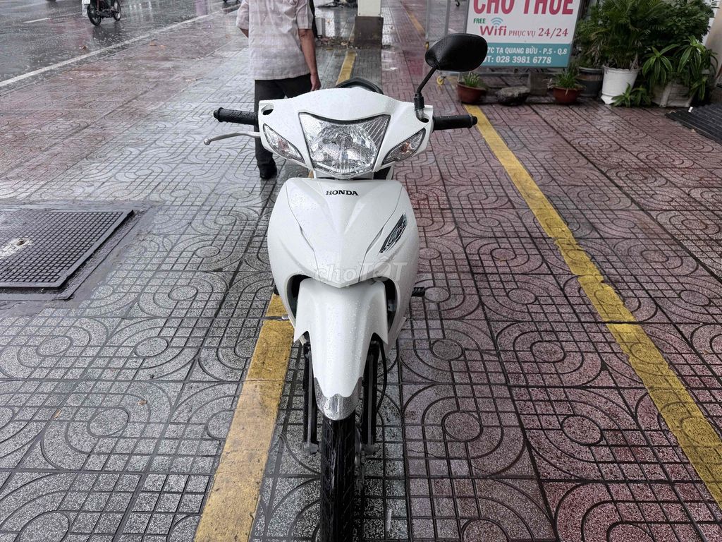 Honda Wave 2024 белый, женский