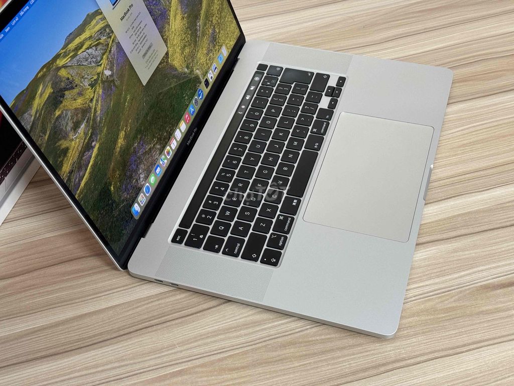 Macbook Pro 2019 - 16  inch i9 / 16 gb / 1 TB