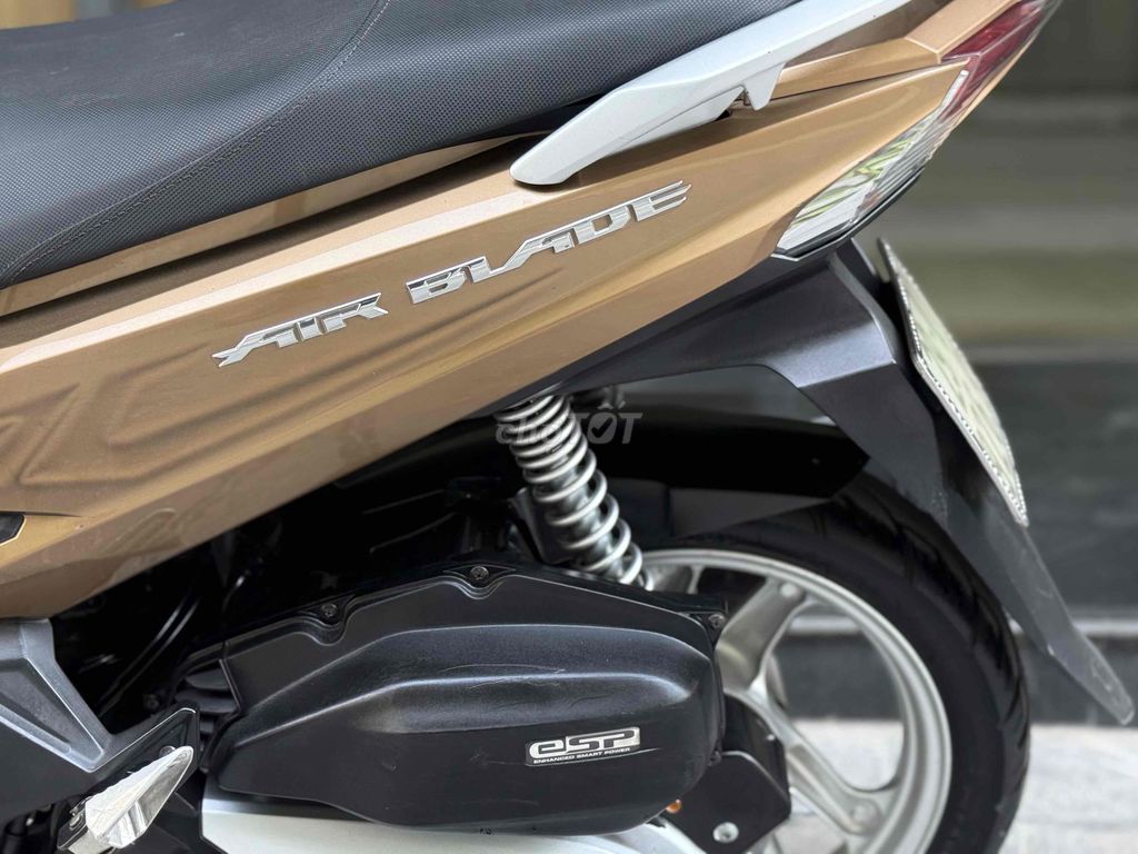 Honda Airblade 125 2017 Vàng đồng 3D 29D1. Mua bán Xe máy tại Quận Ba Đình Hà Nội được đăng bởi Xe Máy Nam Thi hình 11