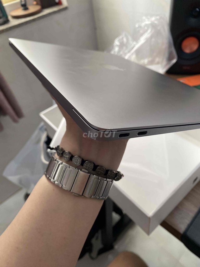 Apple Macbook Air M1 8GB/256GB Xám Like New. Mua bán Laptop tại Quận 10 Tp Hồ Chí Minh được đăng bởi Trần Văn Ba hình 1