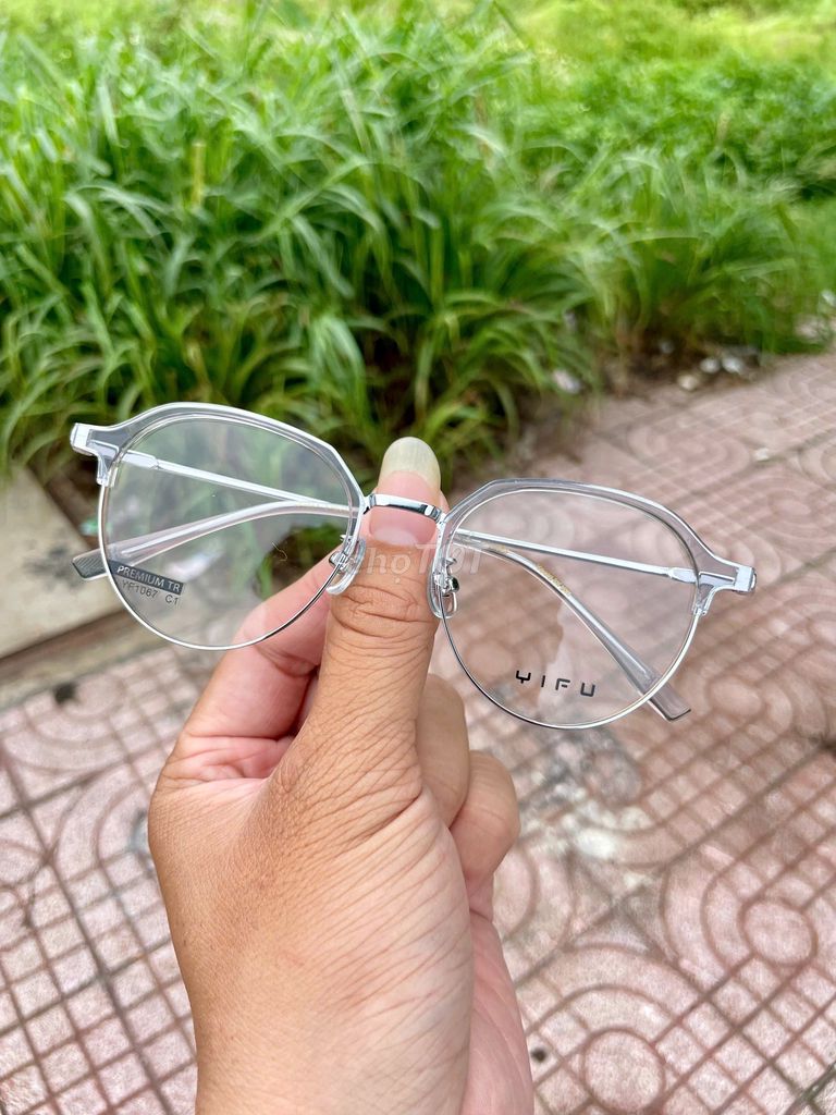 GỌNG KÍNH VIFU HONGKONG (dòng titan trắng). Mua bán Phụ kiện thời trang khác tại Quận 8 Tp Hồ Chí Minh được đăng bởi Tue Nguyen hình 1