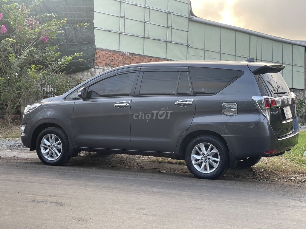 Toyota Innova 2017 2.0E - 149000 km