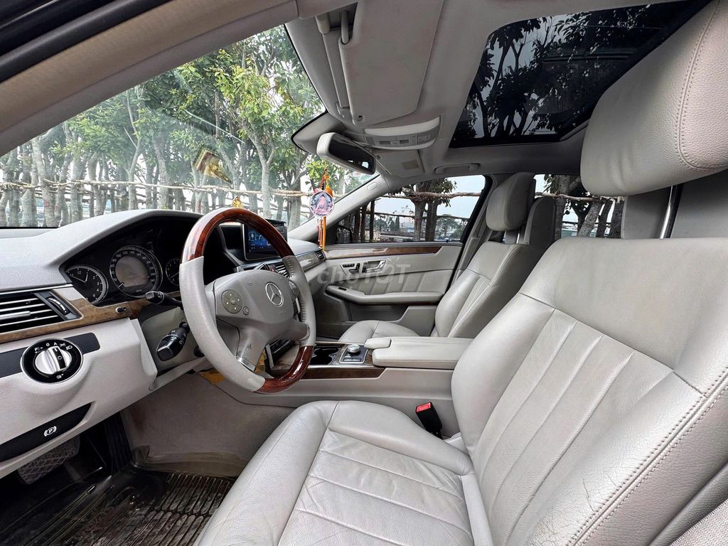 Mercedes-Benz E300 đời 2010 số tự động. Mua bán Ô tô tại Quận Gò Vấp Tp Hồ Chí Minh được đăng bởi Phương 831 hình 5