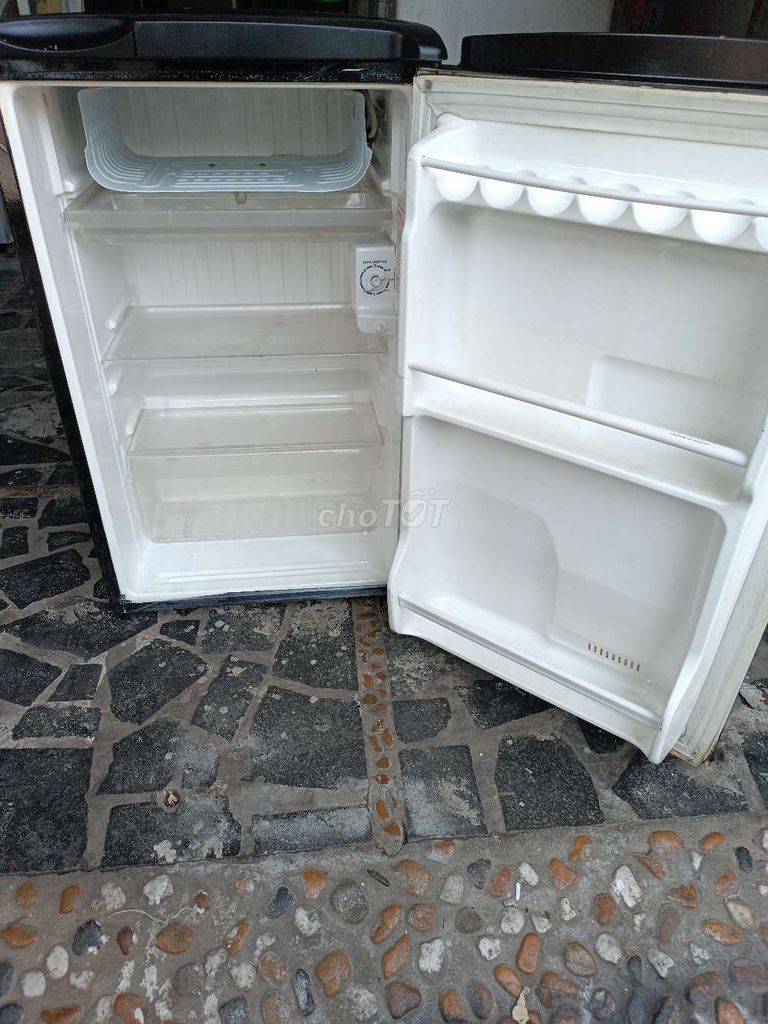 Thanh lý tủ lạnh Sanyo 90l