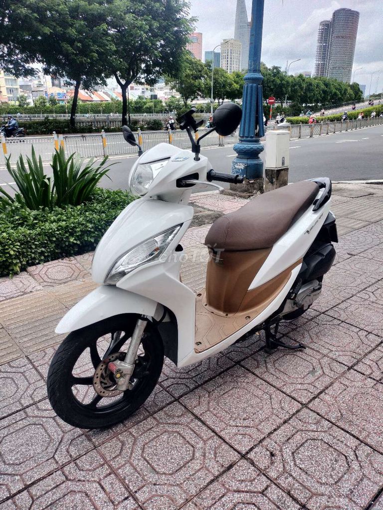 Bán xe vison màu trắng chính chủ. Mua bán Xe máy tại Quận 4 Tp Hồ Chí Minh được đăng bởi Vo van dung hình 5