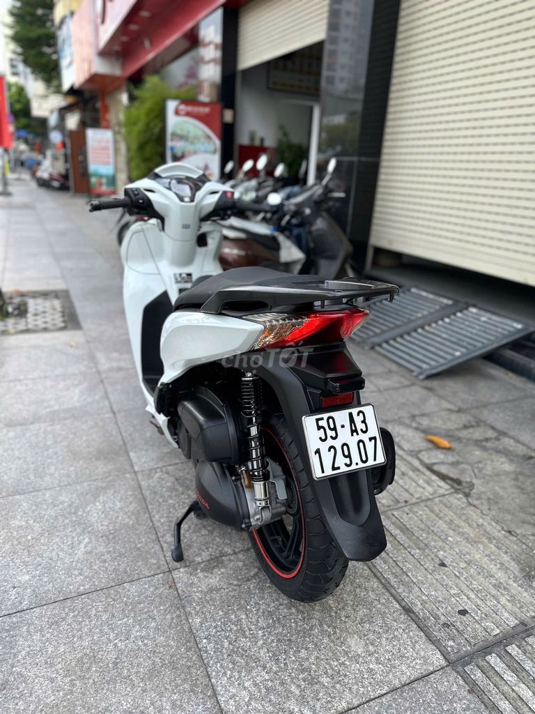 [Góp 50] sh 300i date 2017 trắng sporty, zin 100%. Mua bán Xe máy tại Quận Tân Phú Tp Hồ Chí Minh được đăng bởi VÕ MINH HẬU hình 12