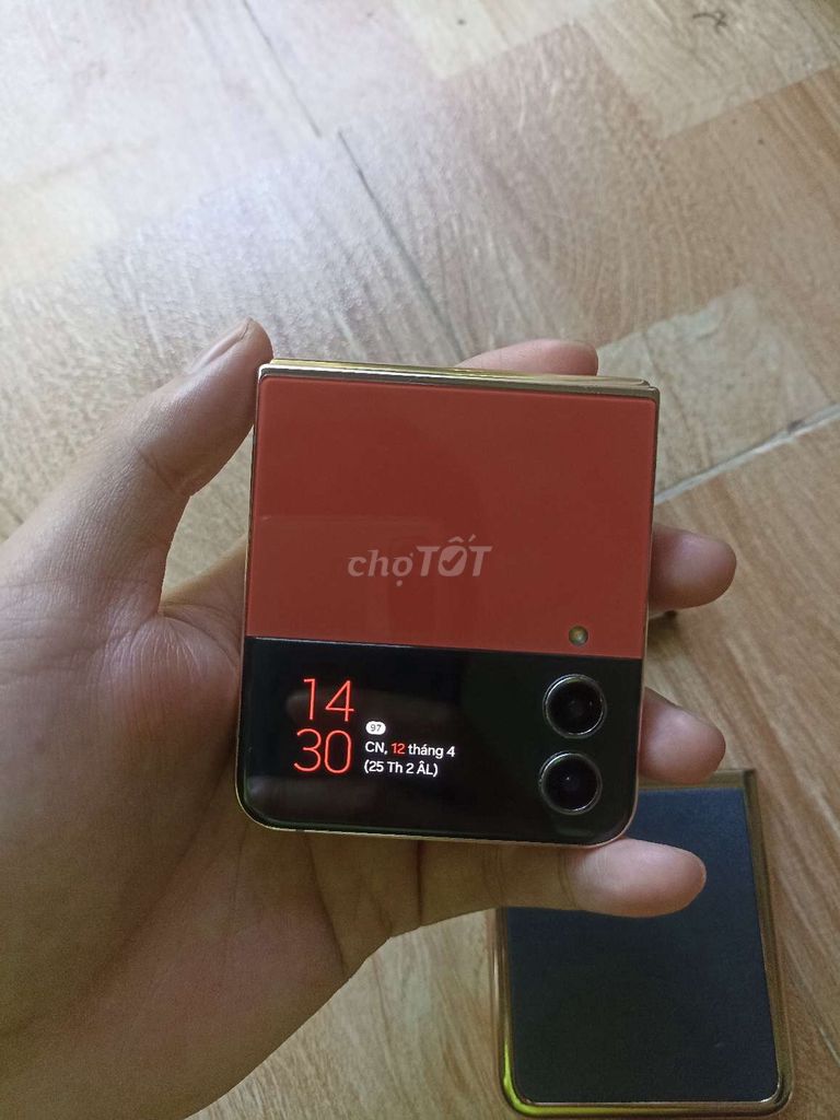 Samsung Galaxy Z Flip4 Rin đẹp bản 256gb. Mua bán Điện thoại tại Quận Liên Chiểu Đà Nẵng được đăng bởi Hữu Phước hình 1