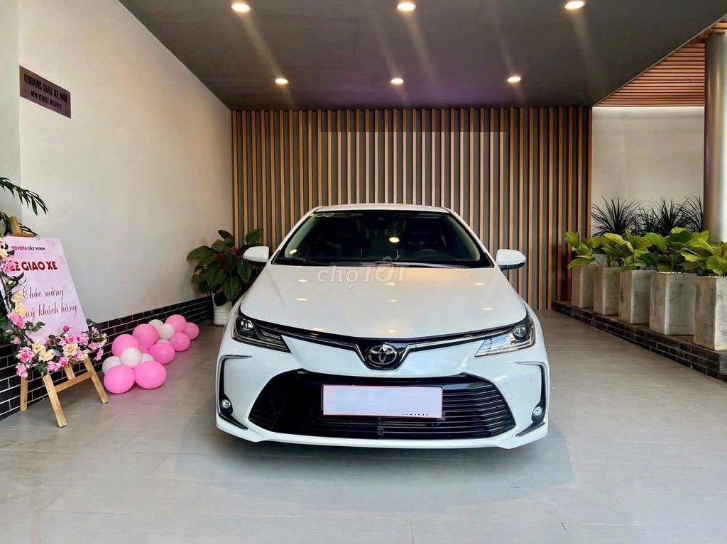 Toyota Corolla Altis 2022 bản V, trắng, bao test