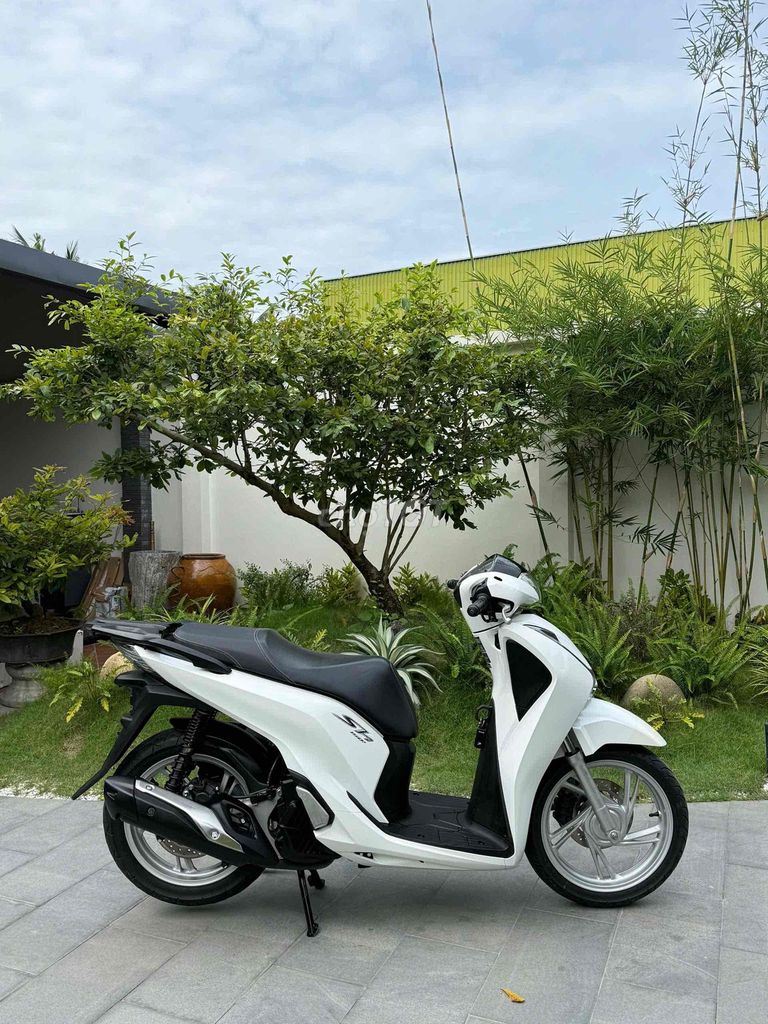 Honda SH150 CBS 2018 Trắng 4000 km. Mua bán Xe máy tại undefined undefined được đăng bởi Cửa Hàng Xe Máy Quang Sang hình 2