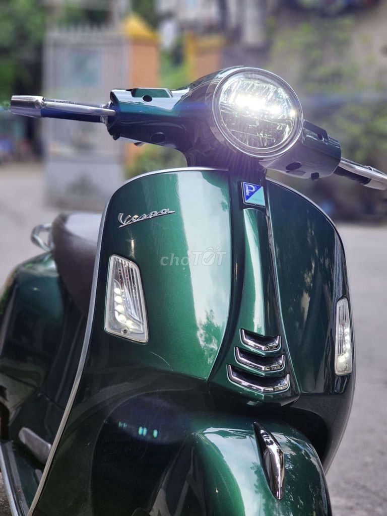 Vespa GTS 300 2021 đẹp như mới.. Mua bán Xe máy tại Quận Ba Đình Hà Nội được đăng bởi Việt hình 2