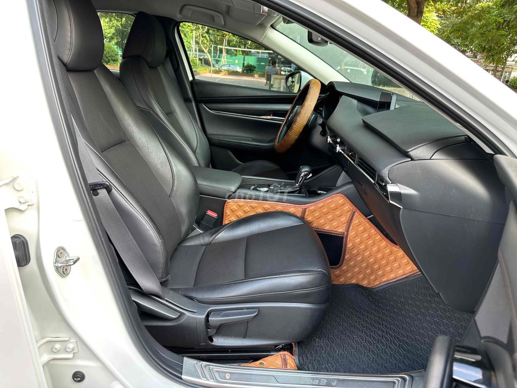 Mazda 3 2020 Sedan 1.5L Luxury - 30000 km. Mua bán Ô tô tại Quận Cầu Giấy Hà Nội được đăng bởi Trương Đức Trung hình 6