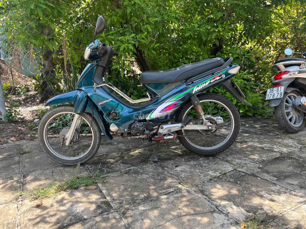 xe wave tàu đời đầu 2002