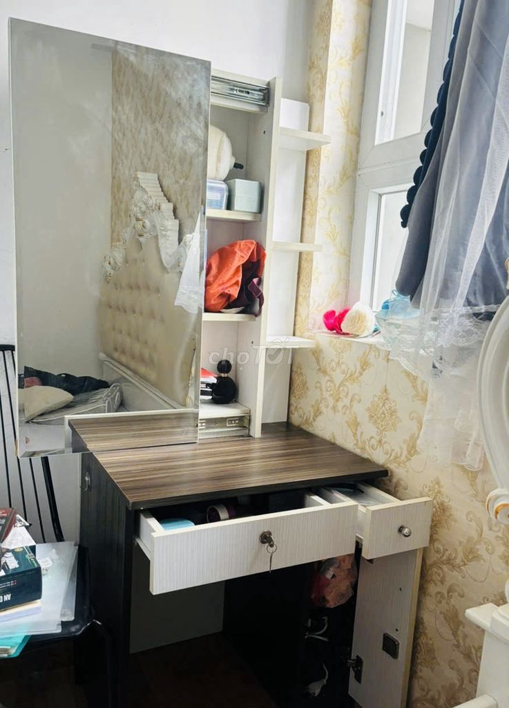 Thanh lý BÀN TRANG ĐIỂM kèm GHẾ NGỒI