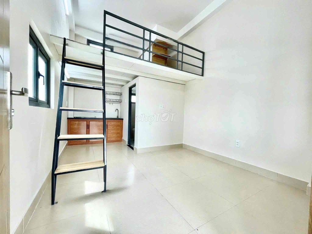 PHÒNG GÁC CAO 1M6 CỬA SỔ TRỜI FULL NỘI THẤT NGAY VÒNG XOAY BÌNH PHÚ