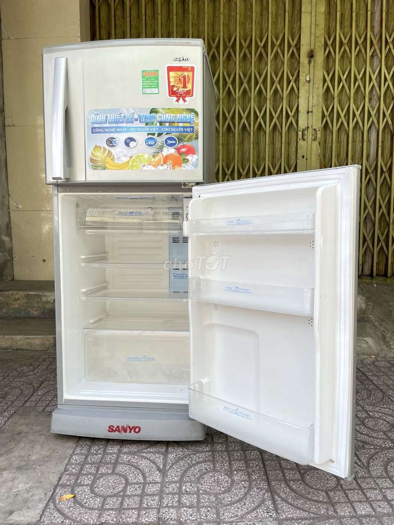 Tủlạnh Sanyo Aqua 180 lít làm ₫á nhanh nhẹ ₫iện