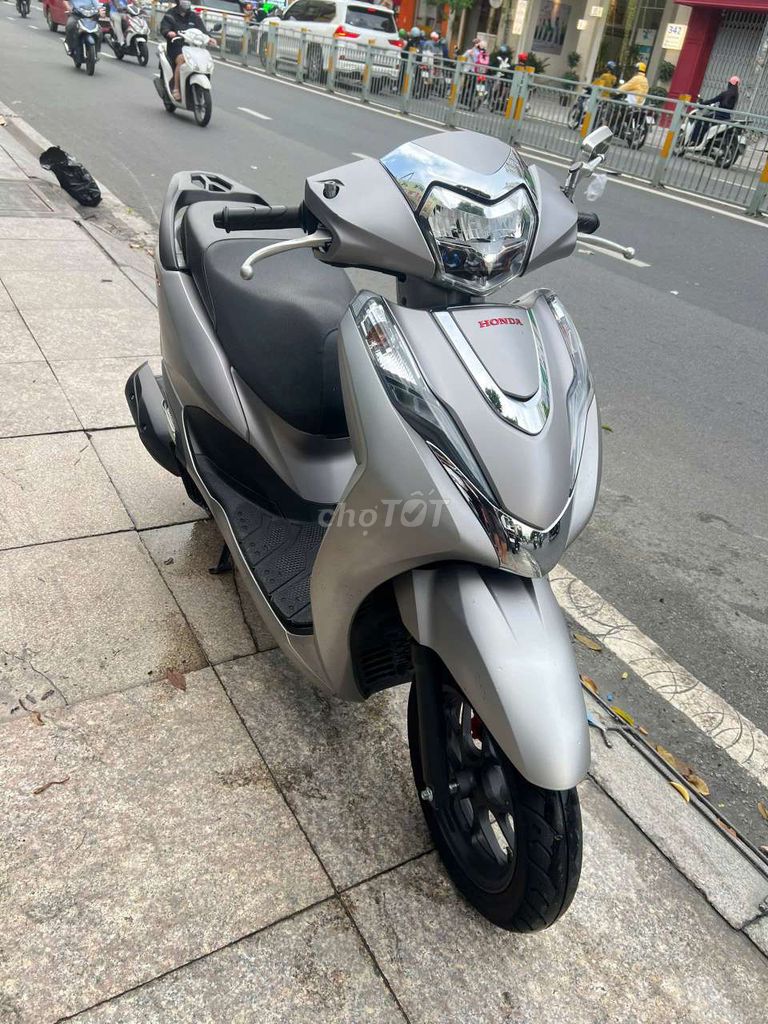 Honda Lead 2023 Серебристый Б/у