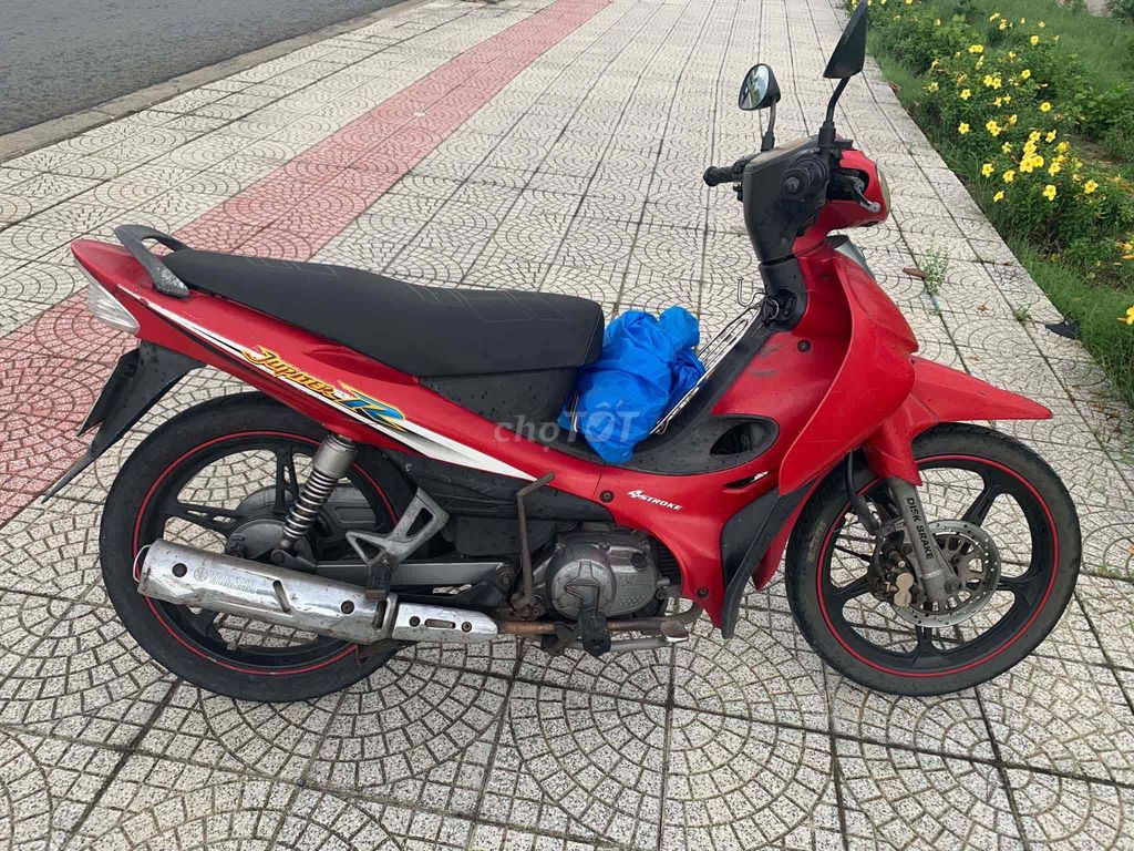 Красный скутер Yamaha Юпитер R