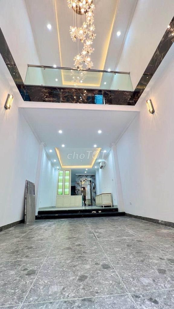 Продается переулок 89 Lac Long Quan, Tay Ho, гараж для автомобилей, лифт