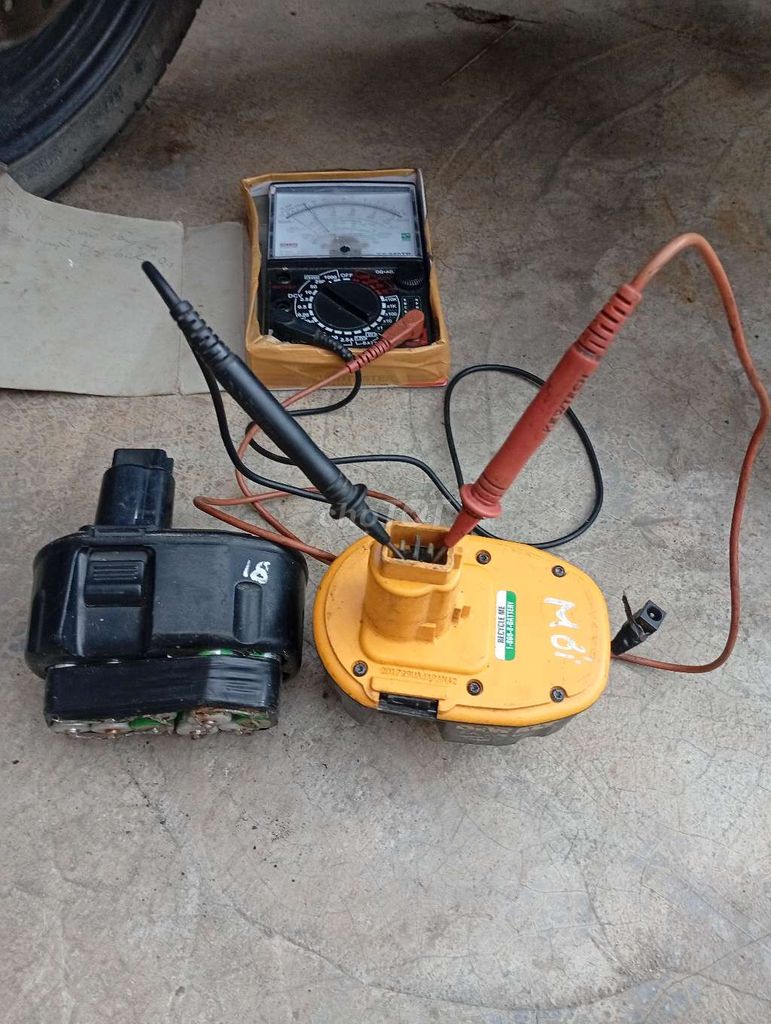 Pin máy khoan Dewalt. Mua bán Đồ chuyên dụng, Giống nuôi trồng tại Quận 12 Tp Hồ Chí Minh được đăng bởi Ông chú đồ cổ hình 1