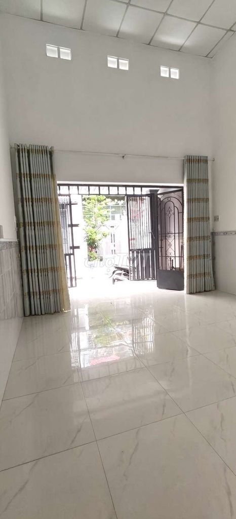 Gấp bán . Nhà hẻm xe hơi 52m2 đất . 3 phòng . Chỉ 3,9 tỷ