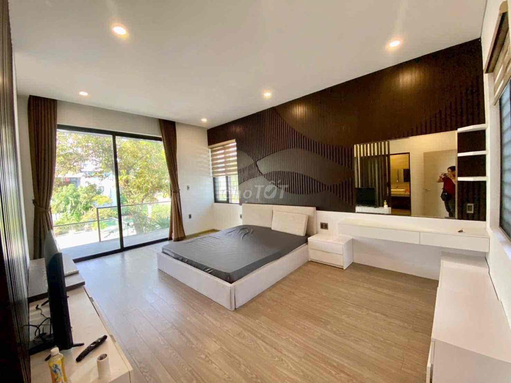 Modern 5-bedroom villa with gym and garden in Nam Việt Á — photo 3