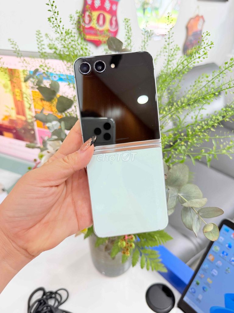 Samsung Z Flip 5 256GB xanh, bao zin, bao xài. Mua bán Điện thoại tại Quận 8 Tp Hồ Chí Minh được đăng bởi Thanh Nhi hình 1