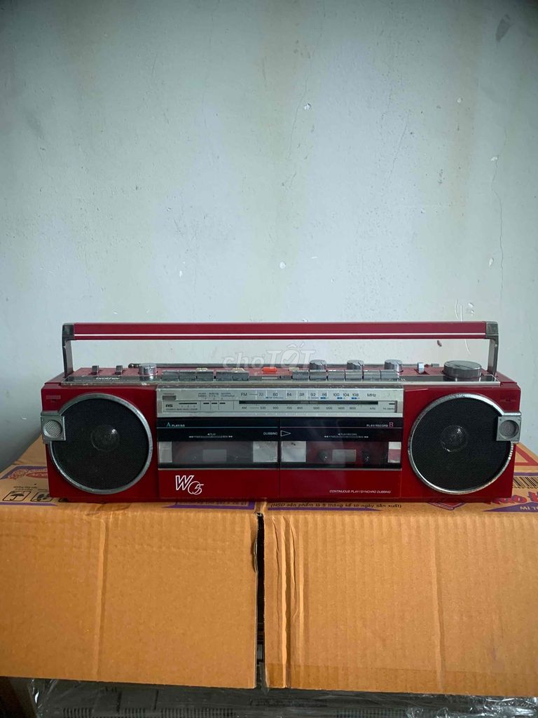 radio và aux hát tốt