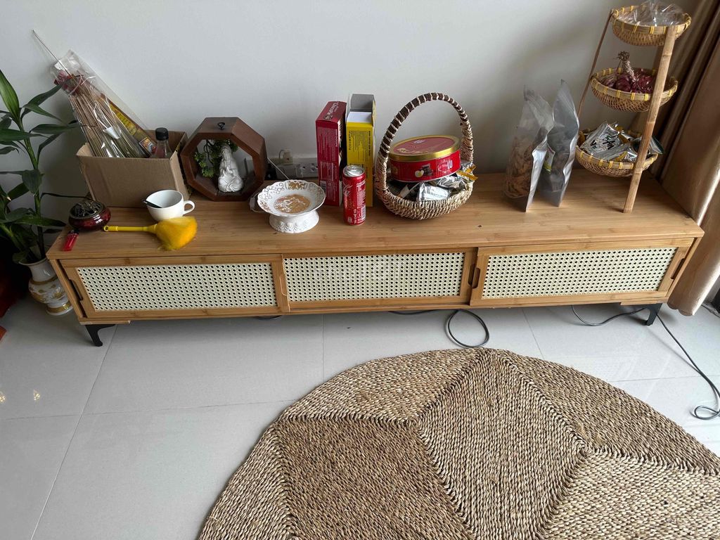 Kệ tivi gỗ 1.6m màu Nâu nhạt. Mua bán Tủ, kệ gia đình tại Thành phố Thủ Dầu Một Bình Dương được đăng bởi Tr Phú hình 1
