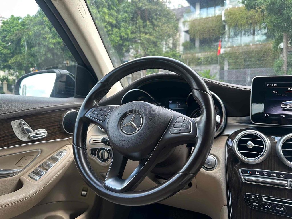 Mercedes Benz GLC200 sx 2018 màu đen. Mua bán Ô tô tại Quận Cầu Giấy Hà Nội được đăng bởi Cao Quý hình 17