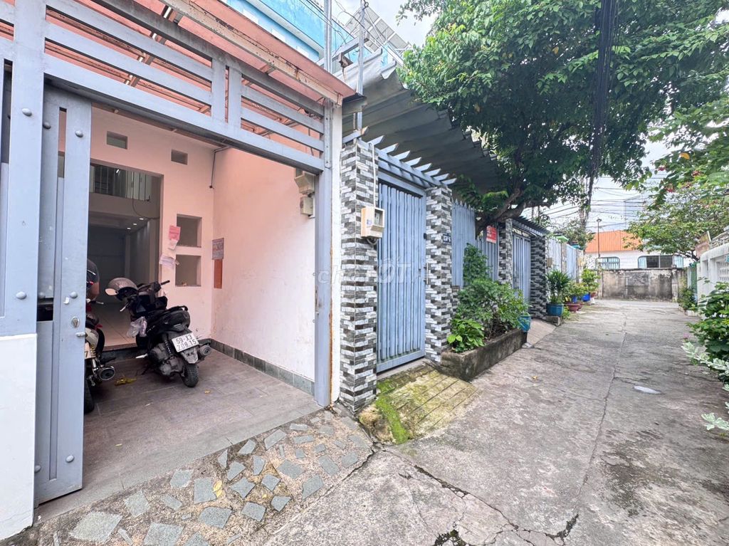 Bán nhà Ngã 4 Thủ Đức - Hiệp Phú - 105M2 - 2Tầng - Ôtô Ngủ Trong Nhà