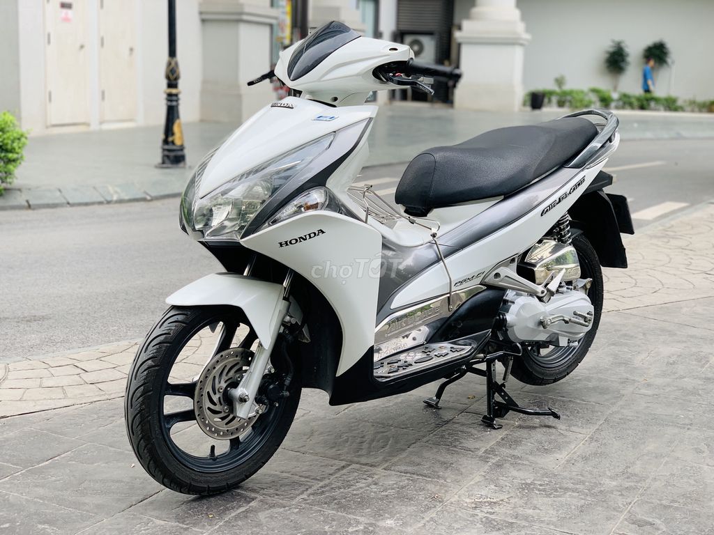 HONDA AIR BLADE 110 FI TRẮNG ĐẦU TO TIẾT KIỆM XĂNG