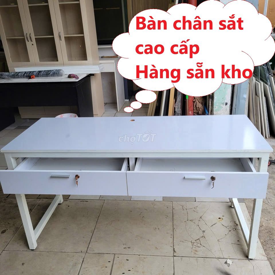 Bàn làm việc chân sắt Trắng,bàn Trưởng phòng xịn. Mua bán Đồ dùng văn phòng tại Quận Gò Vấp Tp Hồ Chí Minh được đăng bởi Thanh lý Nội thất giá sỉ hình 1