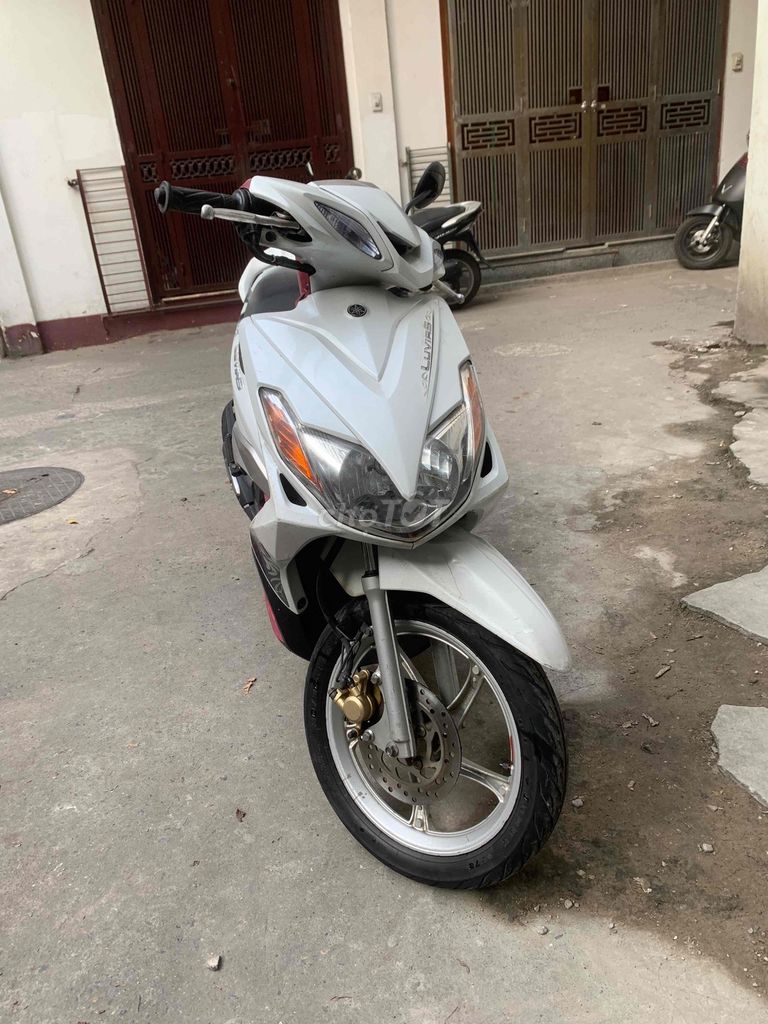 Xe Yamaha Luvias RS 125cc màu trắng. Mua bán Xe máy tại Quận Hai Bà Trưng Hà Nội được đăng bởi Nguyễn Đức Quang hình 2