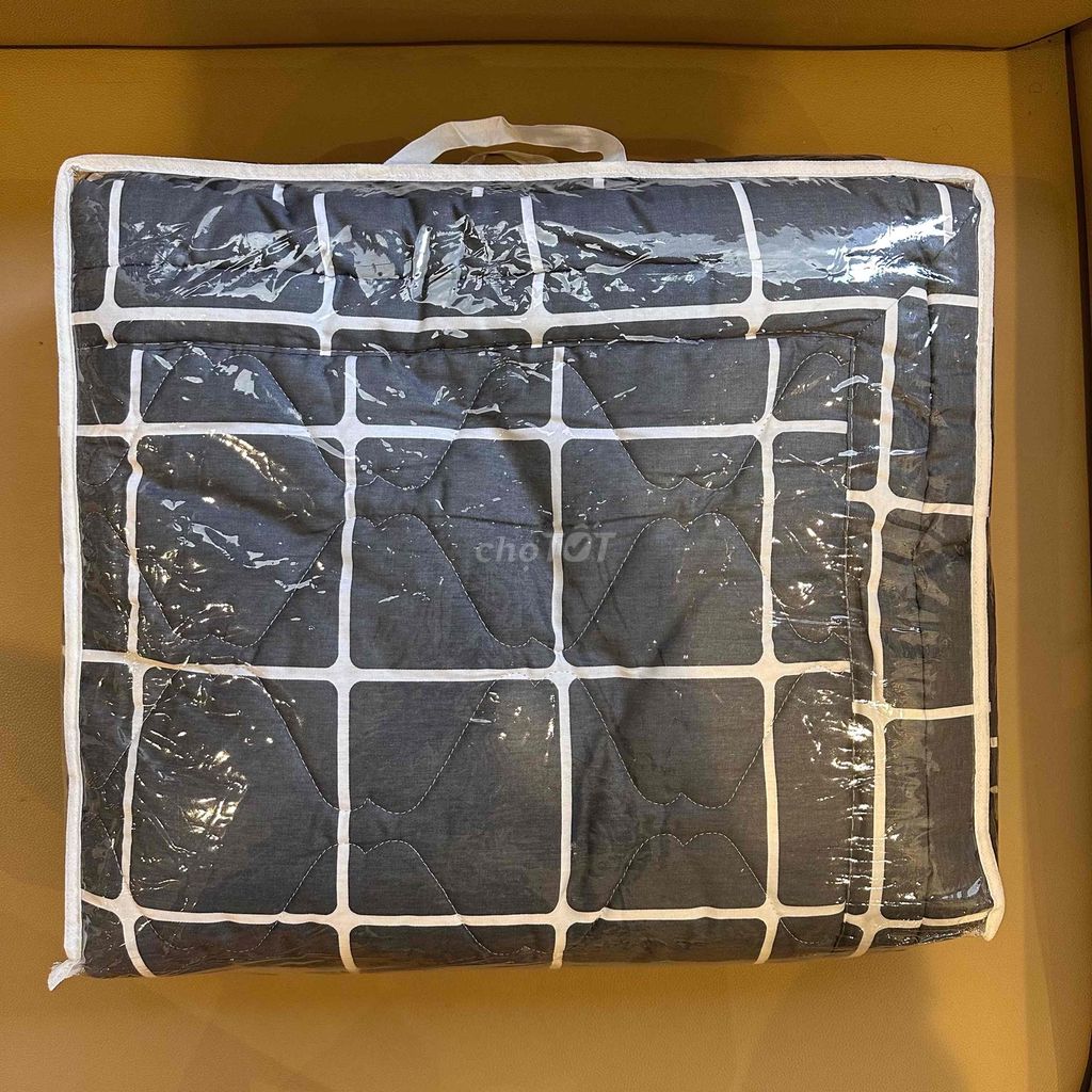 Chăn Thắng Lợi Cotton 1m8 x 2m Vuông xám. Mua bán Giường, chăn ga gối nệm tại Quận Sơn Trà Đà Nẵng được đăng bởi Veronika Dekhkanova hình 1