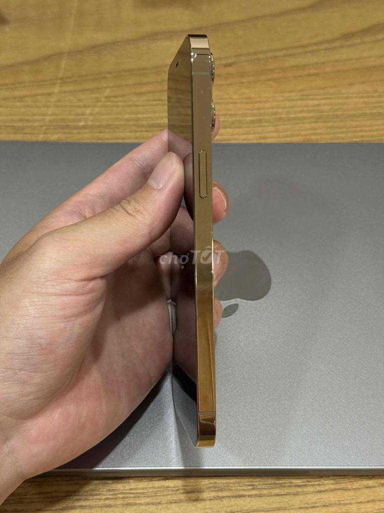 iPhone 12 Pro Max nữ dùng máy giữ, màn lỗi nhẹ nsx. Mua bán Điện thoại tại Quận Hoàn Kiếm Hà Nội được đăng bởi Ryan Nguyen hình 3