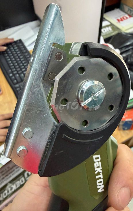 Sale xả lỗ 1 máy *** Máy cắt cầm tay Dekton. Mua bán Đồ chuyên dụng, Giống nuôi trồng tại Quận Ninh Kiều Cần Thơ được đăng bởi Cửa hàng LÂM QUỐC TRUNG hình 1