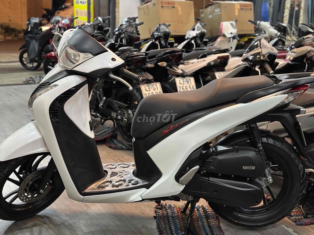 Sh 125 lên ý trắng đen 2015 nợ xấu trả trước 12tr. Mua bán Xe máy tại Quận Thanh Khê Đà Nẵng được đăng bởi Xe Máy Cũ Hải Nguyễn hình 6