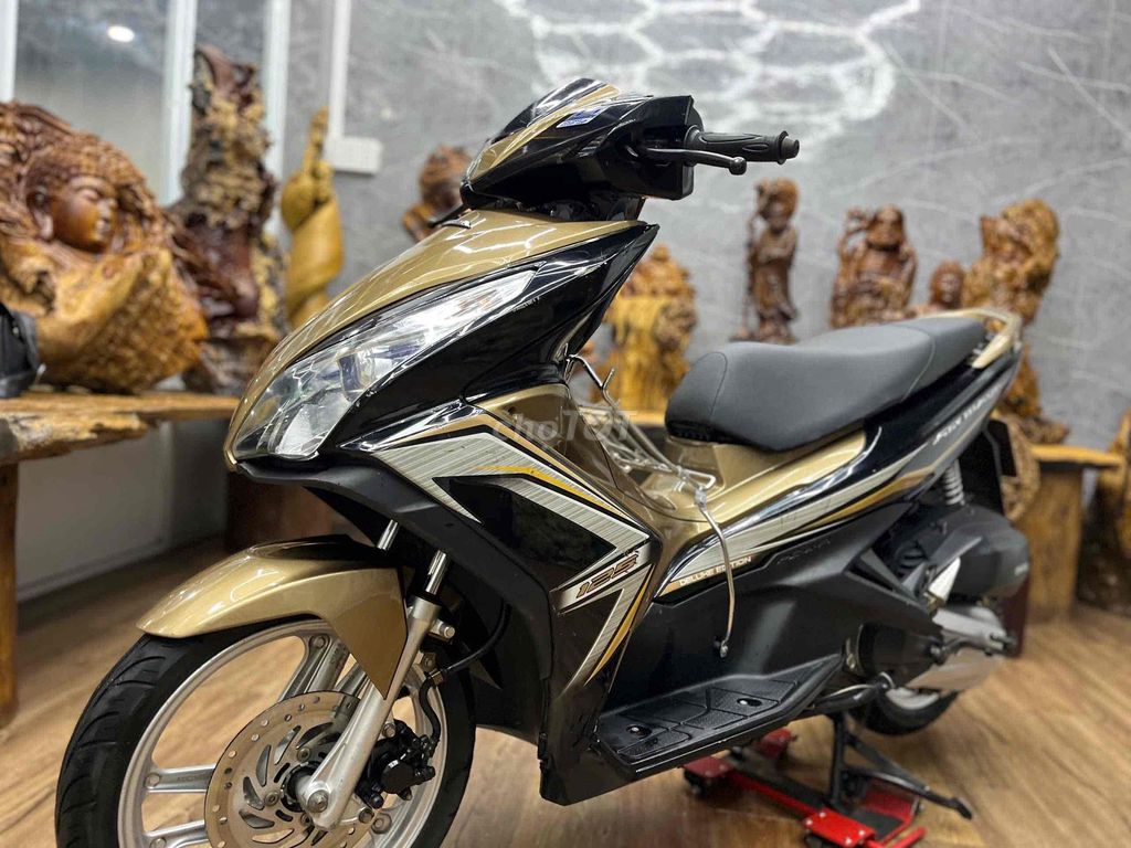 Honda Airblade 125Fi, чистый пластик, тихий двигатель