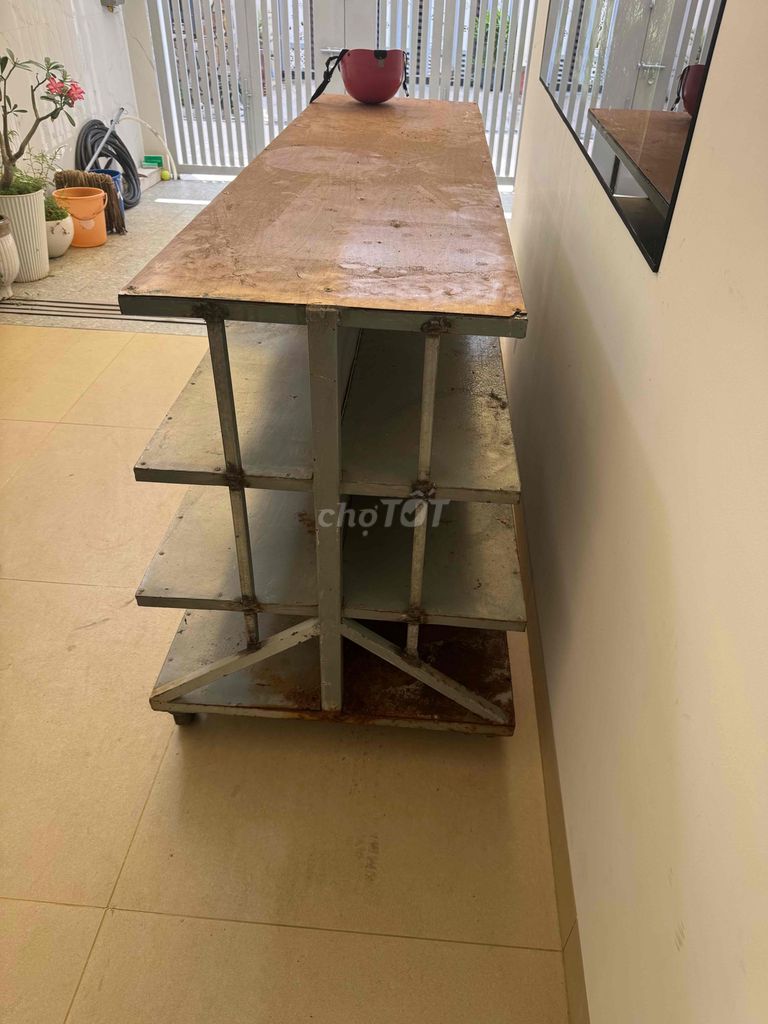 Kệ sắt 4 tầng màu Xám. Mua bán Tủ, kệ gia đình tại Thành phố Buôn Ma Thuột Đắk Lắk được đăng bởi Đào Minh Toàn hình 1