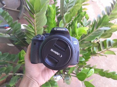 Canon 700D kèm lens 35 70mm và phụ kiện đi kèm máy