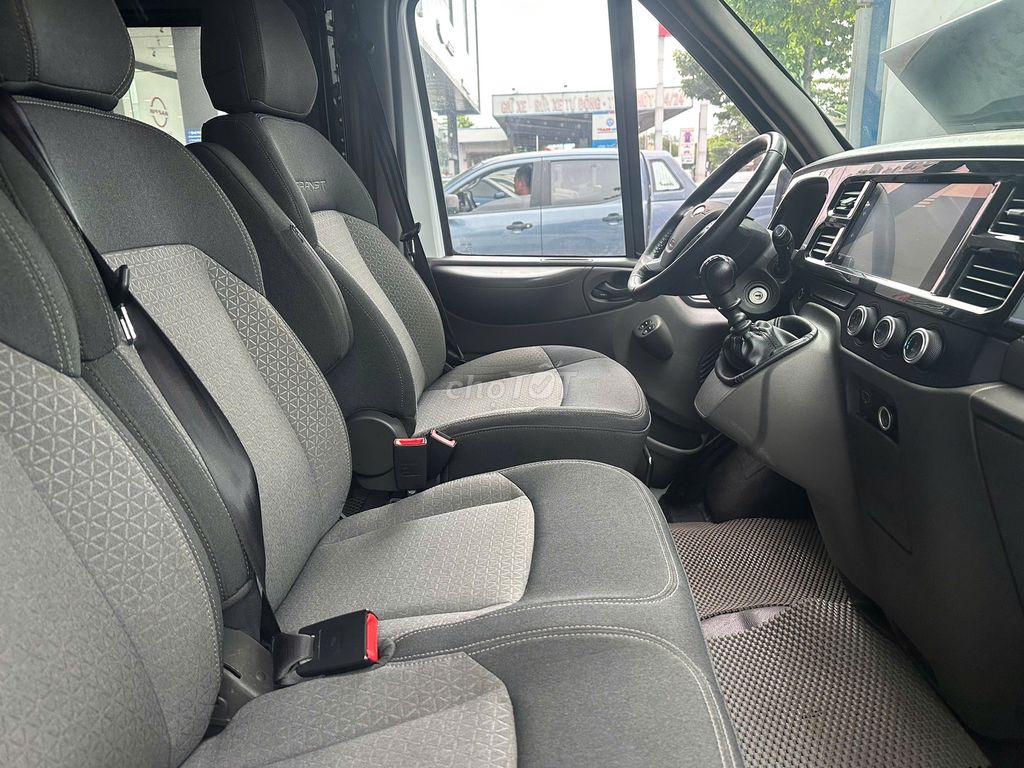 Ford Transit Van 6 chỗ Trắng, Vay ngân Hàng 70%. Mua bán Ô tô tại Quận Tân Phú Tp Hồ Chí Minh được đăng bởi Đức hình 7