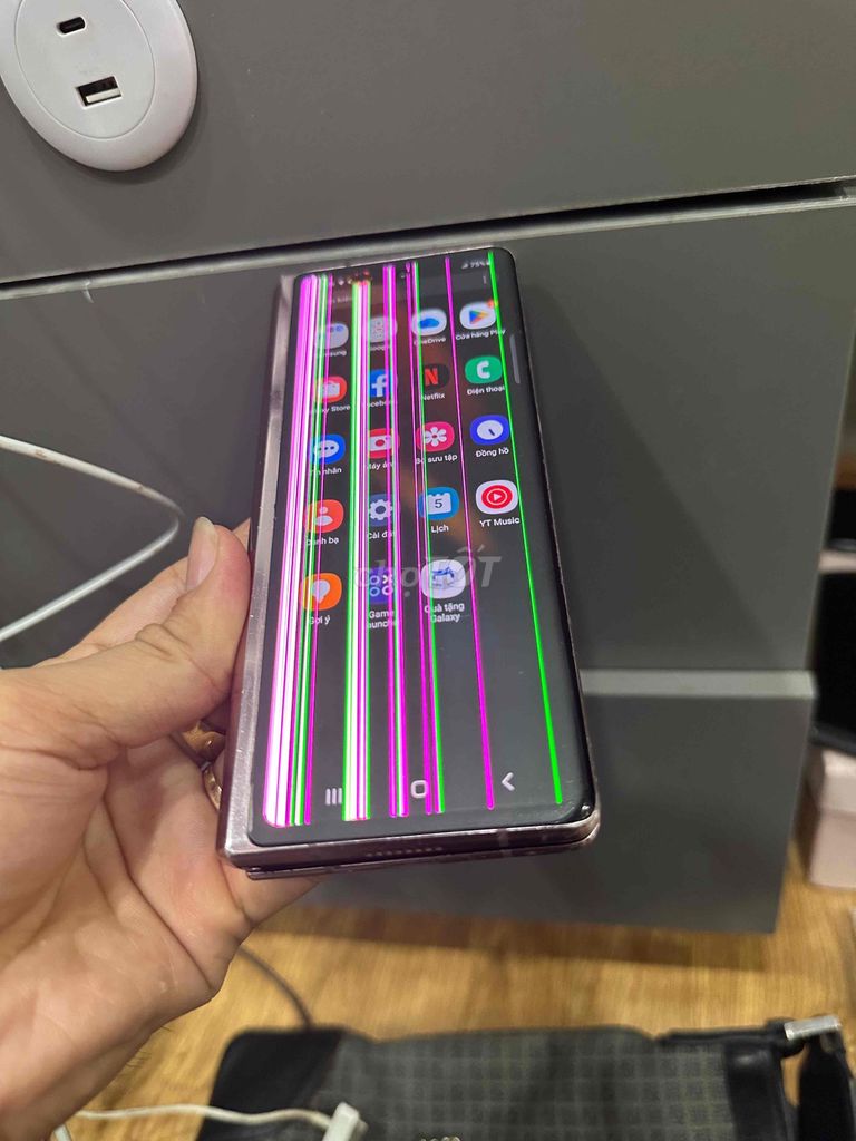 Samsung Z Fold2 12/256G hư màn. Mua bán Điện thoại tại Quận Bình Tân Tp Hồ Chí Minh được đăng bởi Mr Zui 18 tuổi rưỡi hình 1