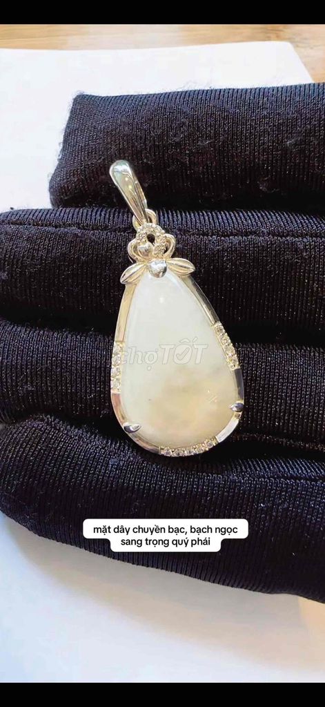 viên bạch ngọc, mặt dây chuyền bạc
