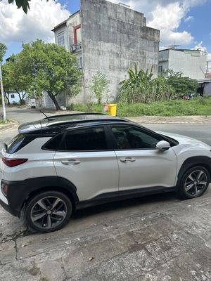 Hyundai Kona Đặc biệt 2.0 AT 2019 Trắng 29.000 km