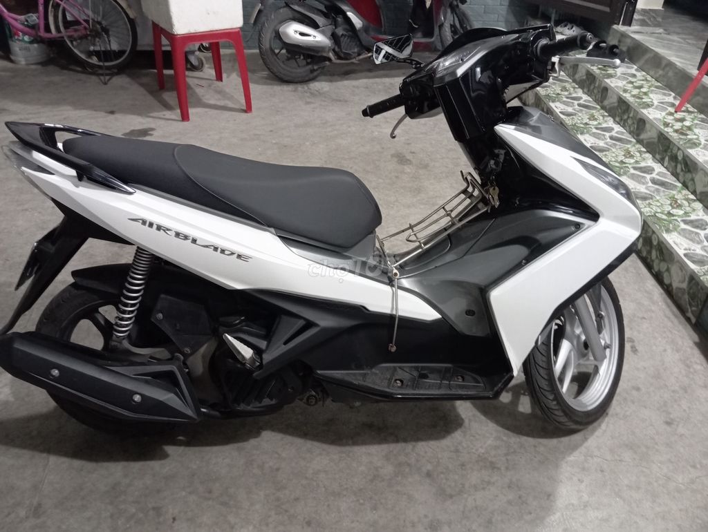 Honda Air Blade Trắng Xám. Mua bán Xe máy tại Quận Lê Chân Hải Phòng được đăng bởi Thanh Duy hình 1