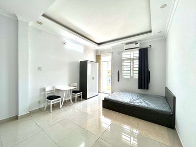 Nhiều đồ? Căn hộ ban công rộng thoáng này lo hết, đườnglớn cửa sổ trời