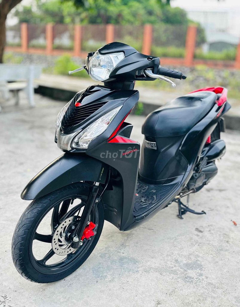 Honda Vision красно-черный