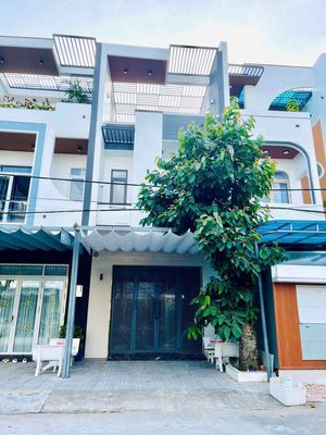 CHO THUÊ NHÀ 2 LẦU 4P CÓ NỘI THẤT KDC HỒNG LOAN SẴN NỘI THẤT 15TR