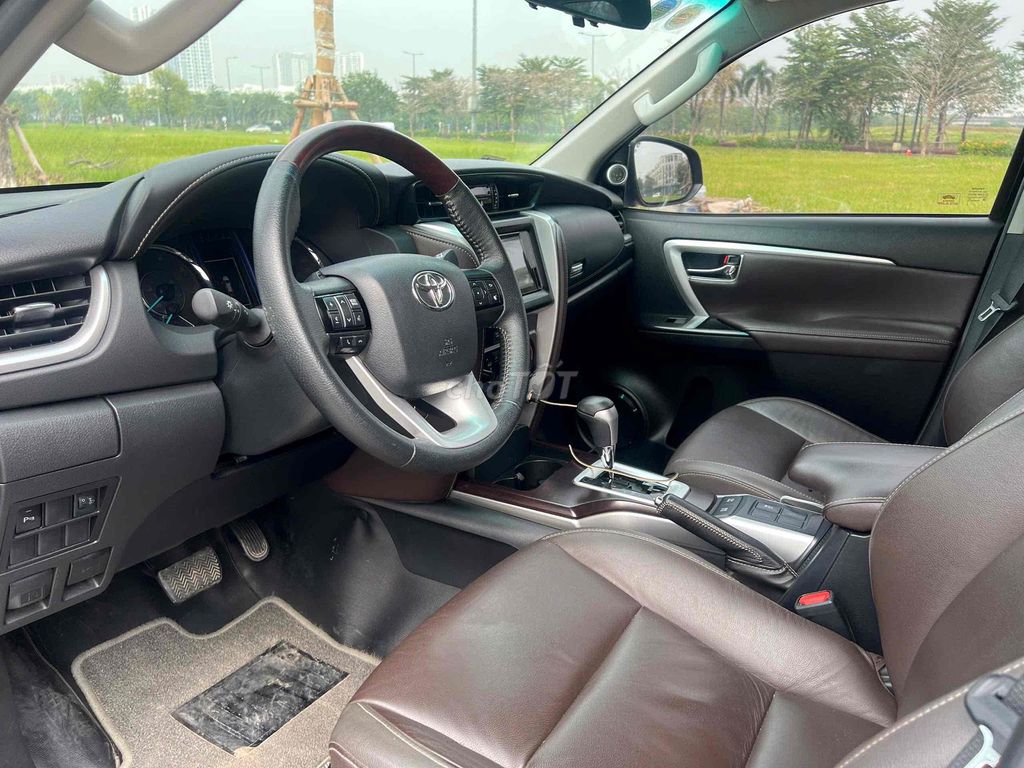 Toyota Fortuner 2019 4x2 Đen 36000 km. Mua bán Ô tô tại Quận Hai Bà Trưng Hà Nội được đăng bởi Tuan Trinh  hình 6