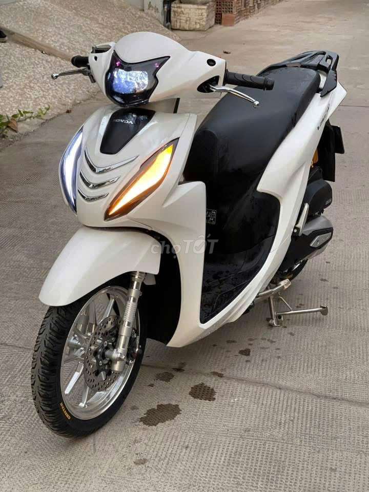 Honda Vision 2024 Trắng 4000 km. Mua bán Xe máy tại Huyện Nhơn Trạch Đồng Nai được đăng bởi Nguyen nhat lam hình 6
